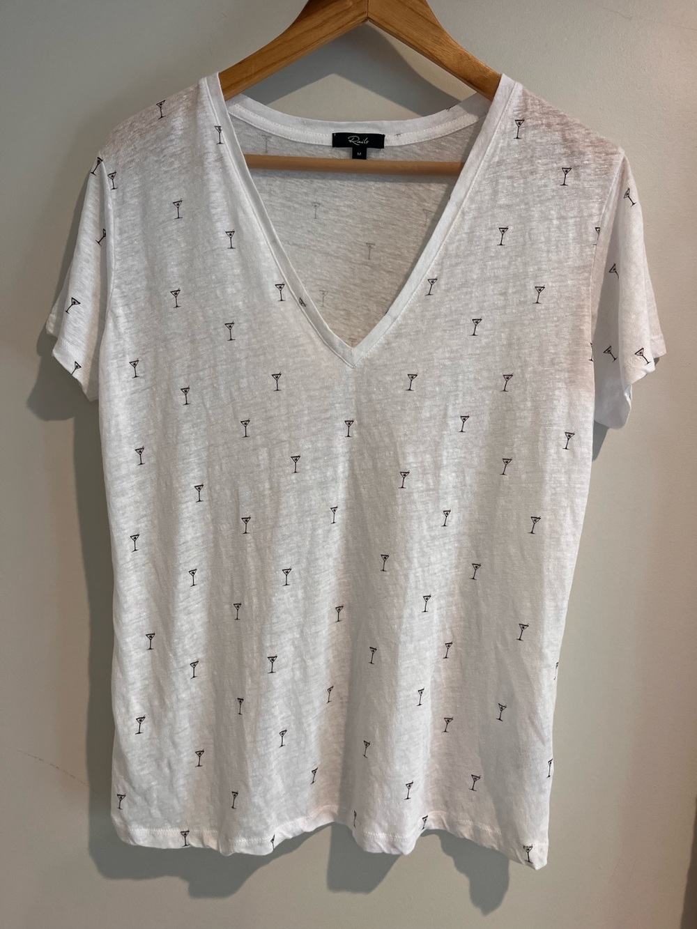Rails Martini T-shirt Tee Size MEDIUM Linen V Neck Novelty Print Short Sleeve